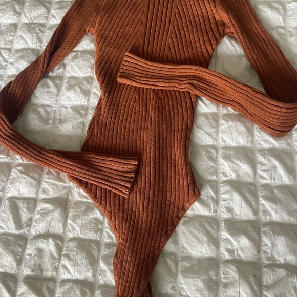Hera Collection Rust Ribbed Bodysuit - Picture 2 of 7